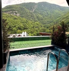  Suite with private pool and mountain view