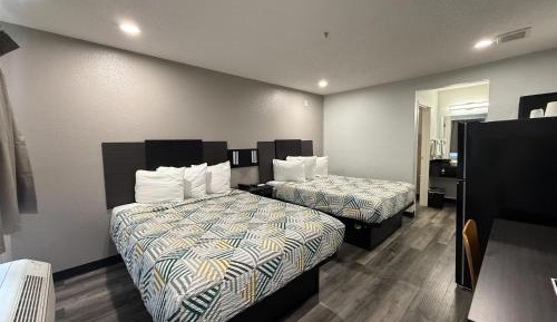 Queen Room with Two Queen Beds - Non-Smoking