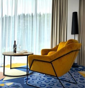 Deluxe One-Bedroom Apartment