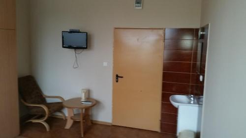 Single Room with Shared Shower and Toilet