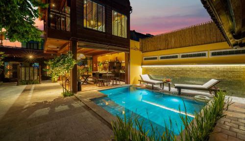 Suite with Pool View