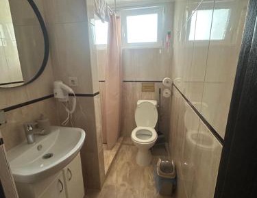 Deluxe Room (2 Adults + 1 Child)