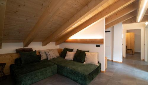 Apartment with Mountain View