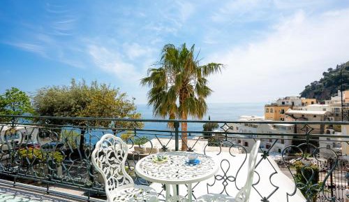 Double Room with Balcony and Sea View