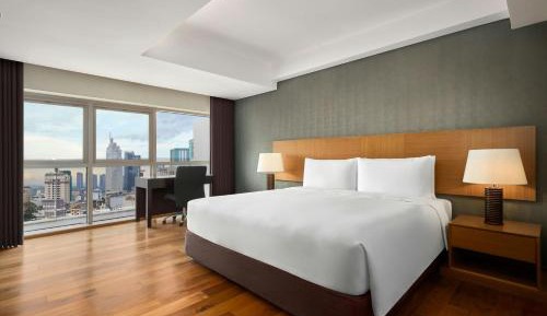 One-Bedroom Apartment with One King Bed