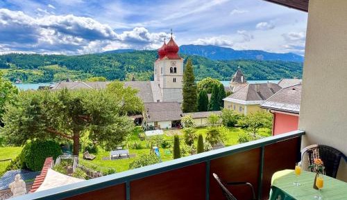 Comfort One-Bedroom Apartment with Balcony and Lake View