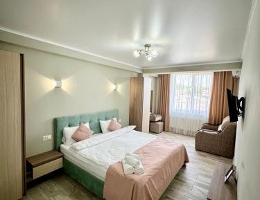 Deluxe Double Room (2 Adults + 1 Child)