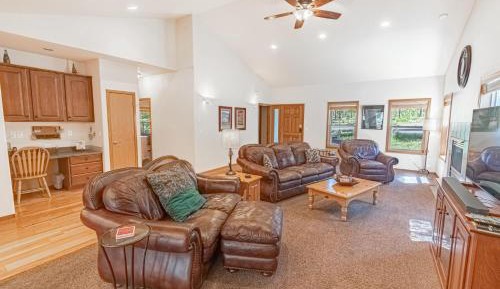 Three-Bedroom Holiday Home 