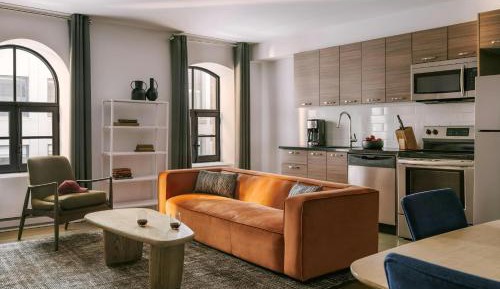 Spacious Studio Apartment with Queen Bed