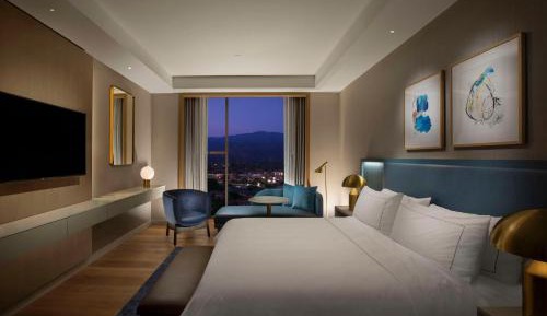 Junior King Suite with Seating Area