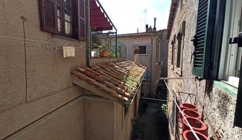 Deluxe Room (2 Adults + 1 Child)