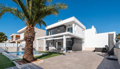 Villa with Garden View