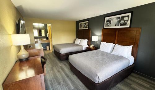 Queen Room with Two Queen Beds - Non-Smoking