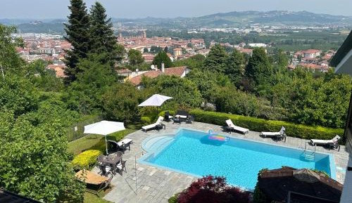 Apartment with Pool View 