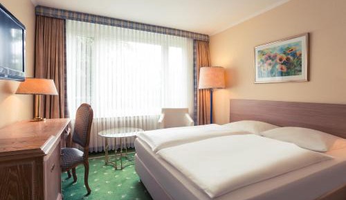 Standard Queen Room