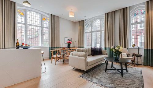 One-Bedroom Luxury Apartment