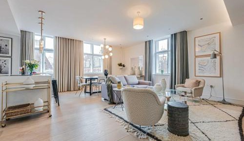 Three-Bedroom Superior Apartment