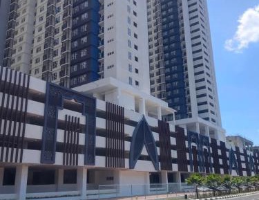 Three-Bedroom Apartment with Balcony