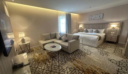 King Studio with Sofa Bed
