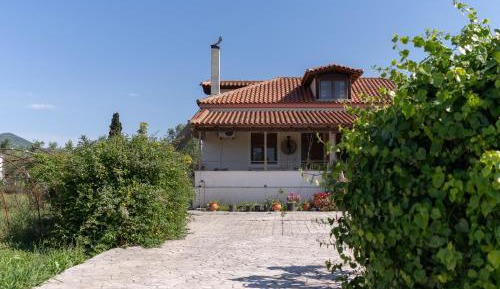 Three-Bedroom Apartment with Balcony