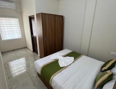 Deluxe Double Room (2 Adults + 1 Child)