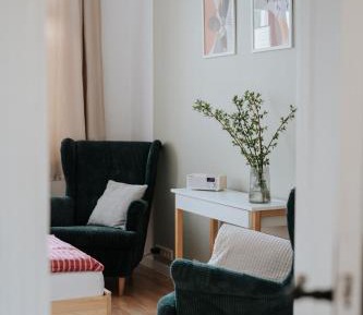 One-Bedroom Apartment with Park View