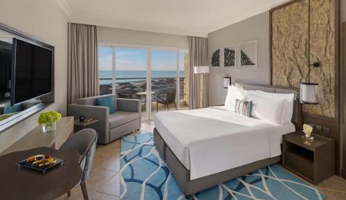 Ocean Front Room with Balcony – King Bed