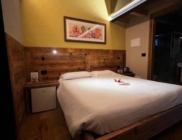 Deluxe Room (2 Adults + 1 Child)