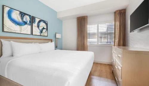 One-Bedroom King Suite with Balcony and Ocean View