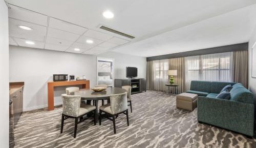 Deluxe King Suite - Non-Smoking