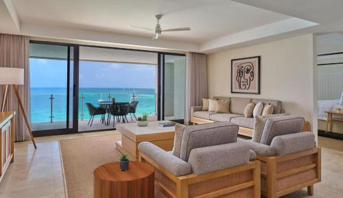 One-Bedroom King Suite with Oceanfront View