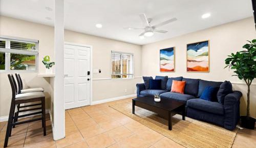Deluxe One-Bedroom Apartment