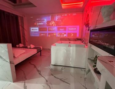Queen Room with Spa Bath