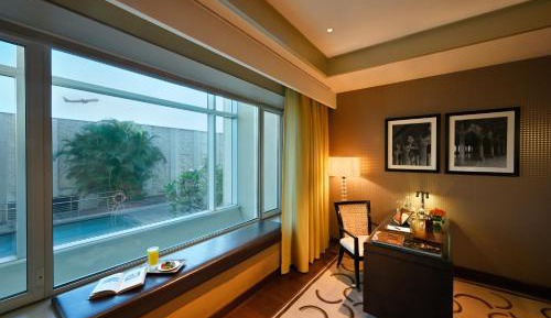Luxury Room Pool View King Bed with Bathtub
