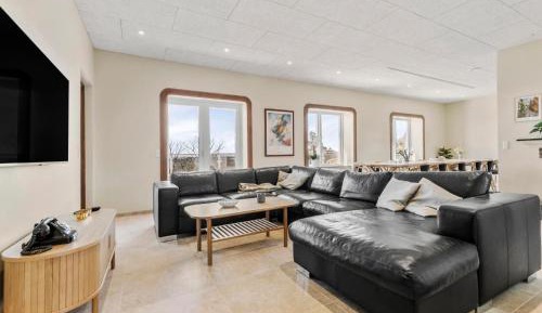 Seven-Bedroom Holiday Home