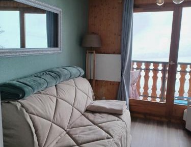 Studio with Mountain View