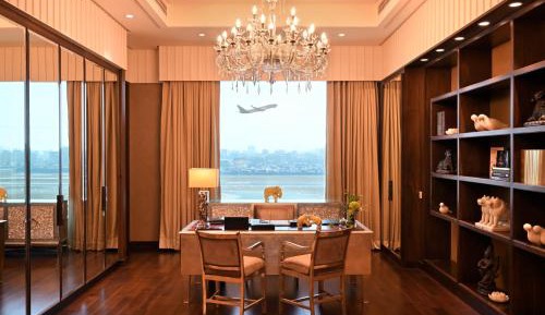 Presidential Suite with Breakfast, Two Way Airport Transfers, Evening Cocktail Hours & High-Tea