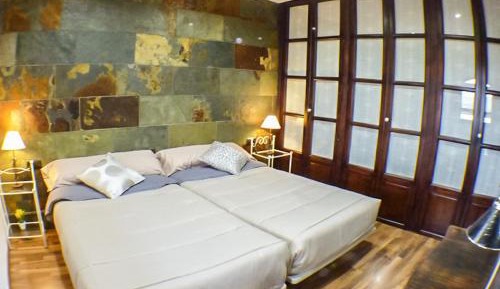 Standard Twin Room with Mountain View