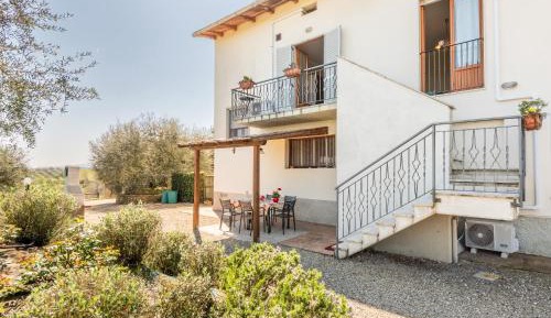 One-Bedroom Apartment with View