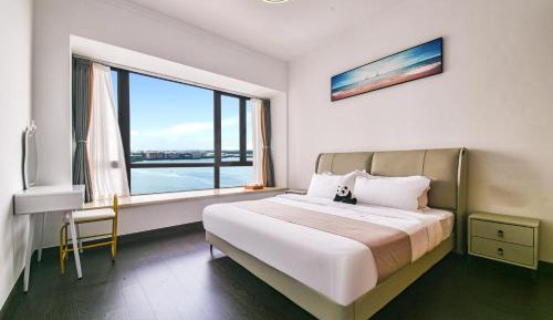 Seaview Bay 4BR Unit（Kitchen/ Refrigerator/Washing Machine/Balcony/ Living Room）