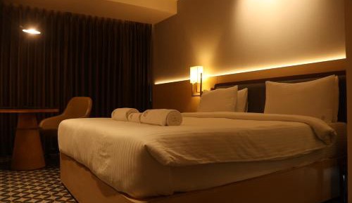 Deluxe Double Room (2 Adults + 1 Child)