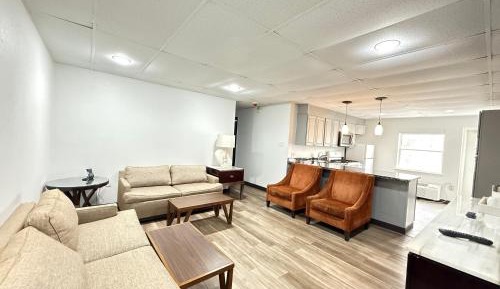 King Suite - Non-Smoking