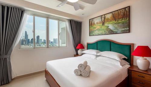 Three-Bedroom Apartment with Balcony