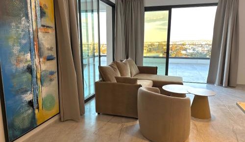 Two-Bedroom Deluxe Apartment with Balcony
