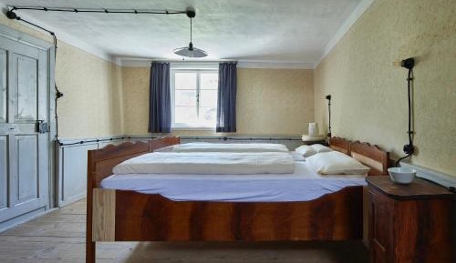Twin Room with Shared Bathroom