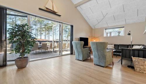 Seven-Bedroom Holiday Home