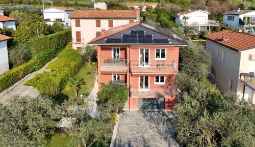 Three-Bedroom Apartment with Balcony