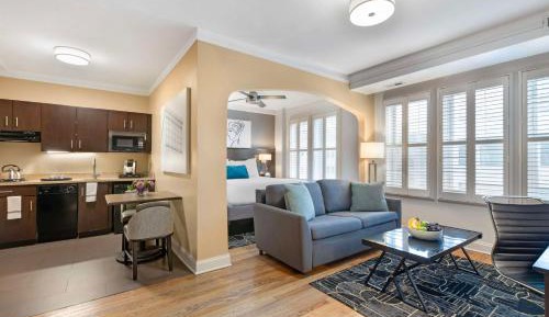 King Suite with Kitchenette and Street View - Non-Smoking