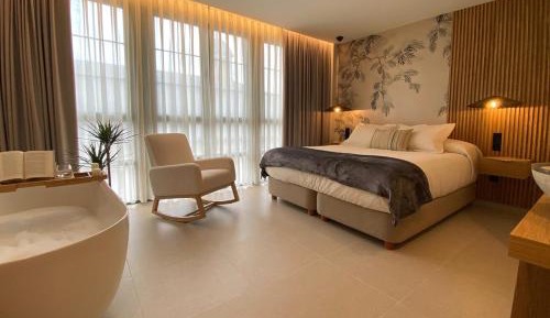 Deluxe Double Room with Bath