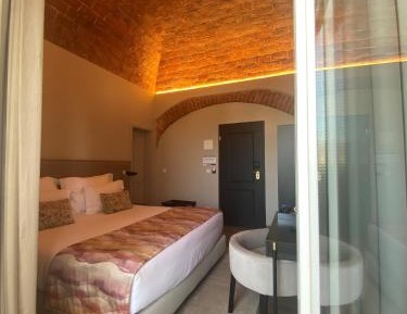 Queen Room with Balcony